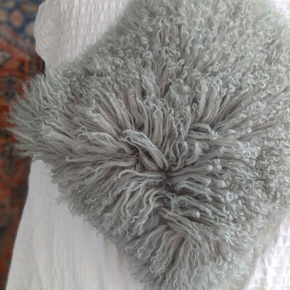 Mongolian Fur pillow - Picture 1 of 7